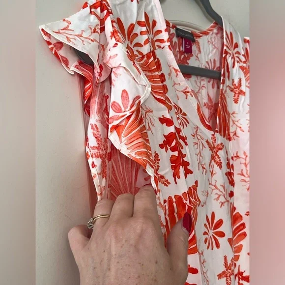 Vince Camuto Vibrant Red Seashell Print Rayon Blouse Women’s Size Small - Picture 10 of 15
